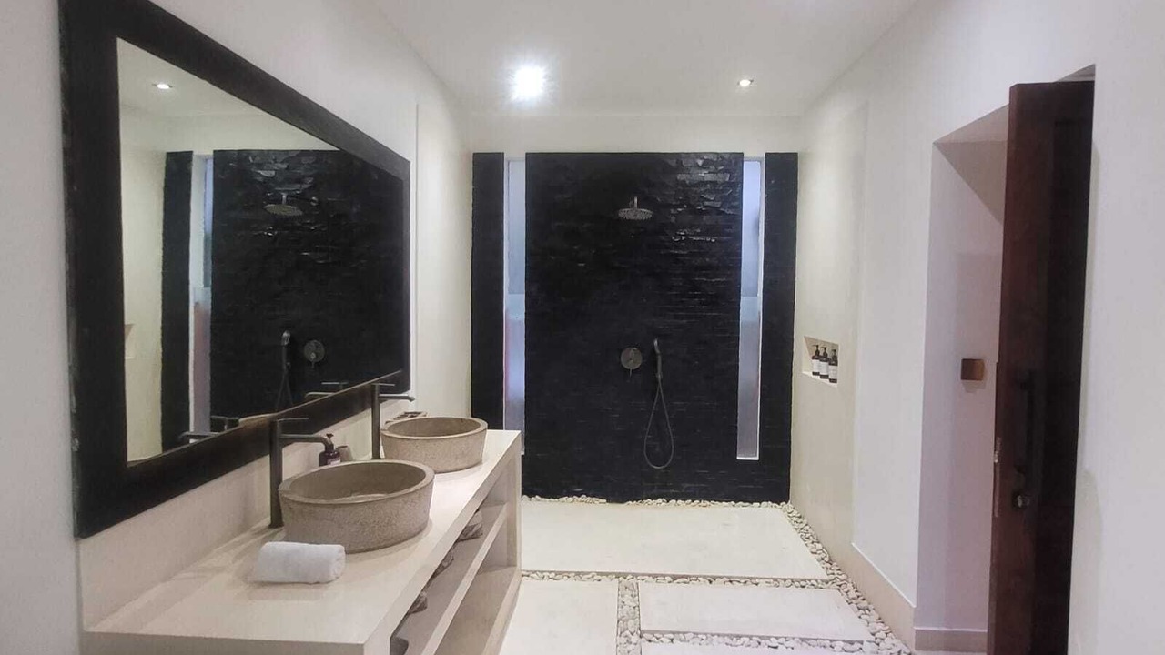 Photo of Bathroom in Sunset Road