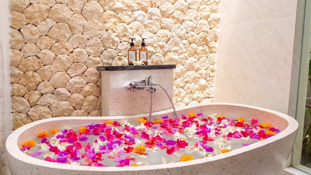 Photo of Bathroom in Padangsambian Klod