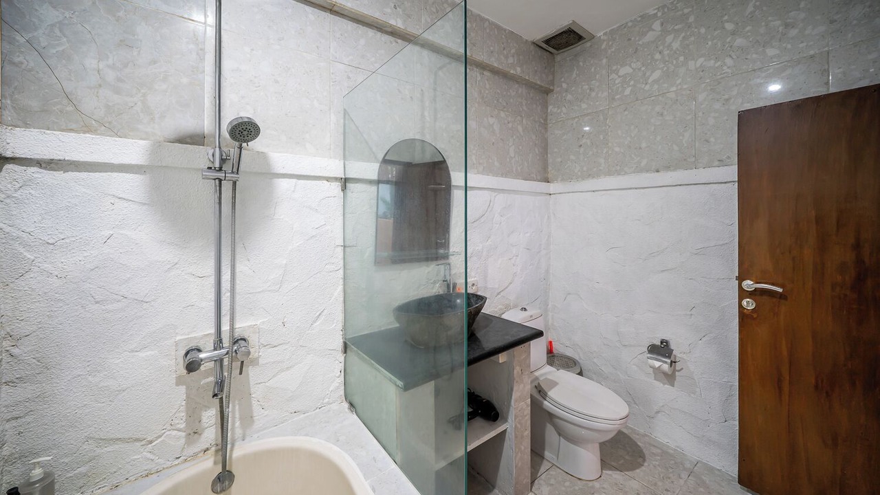 Photo of Bathroom in Petitenget