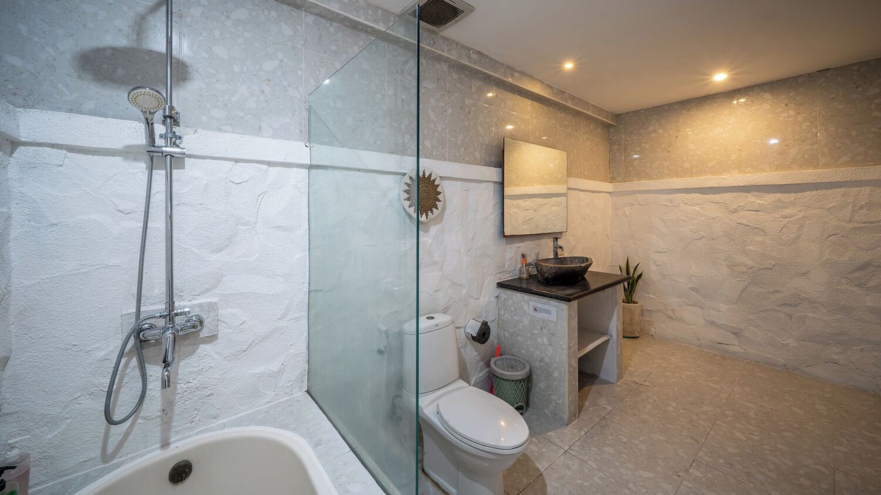 Photo of Bathroom in Petitenget