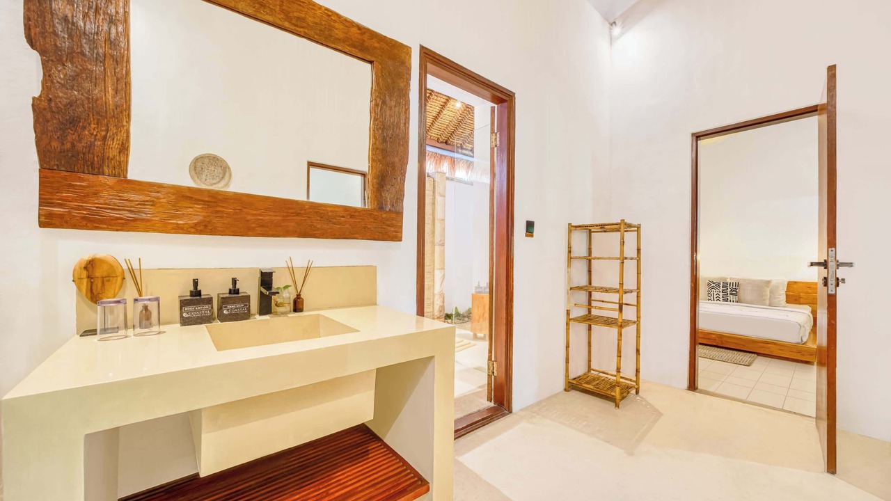 Photo of Bathroom in Petitenget