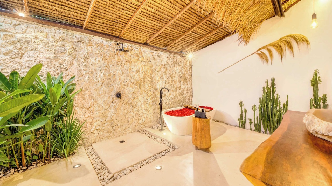 Photo of Bathroom in Petitenget