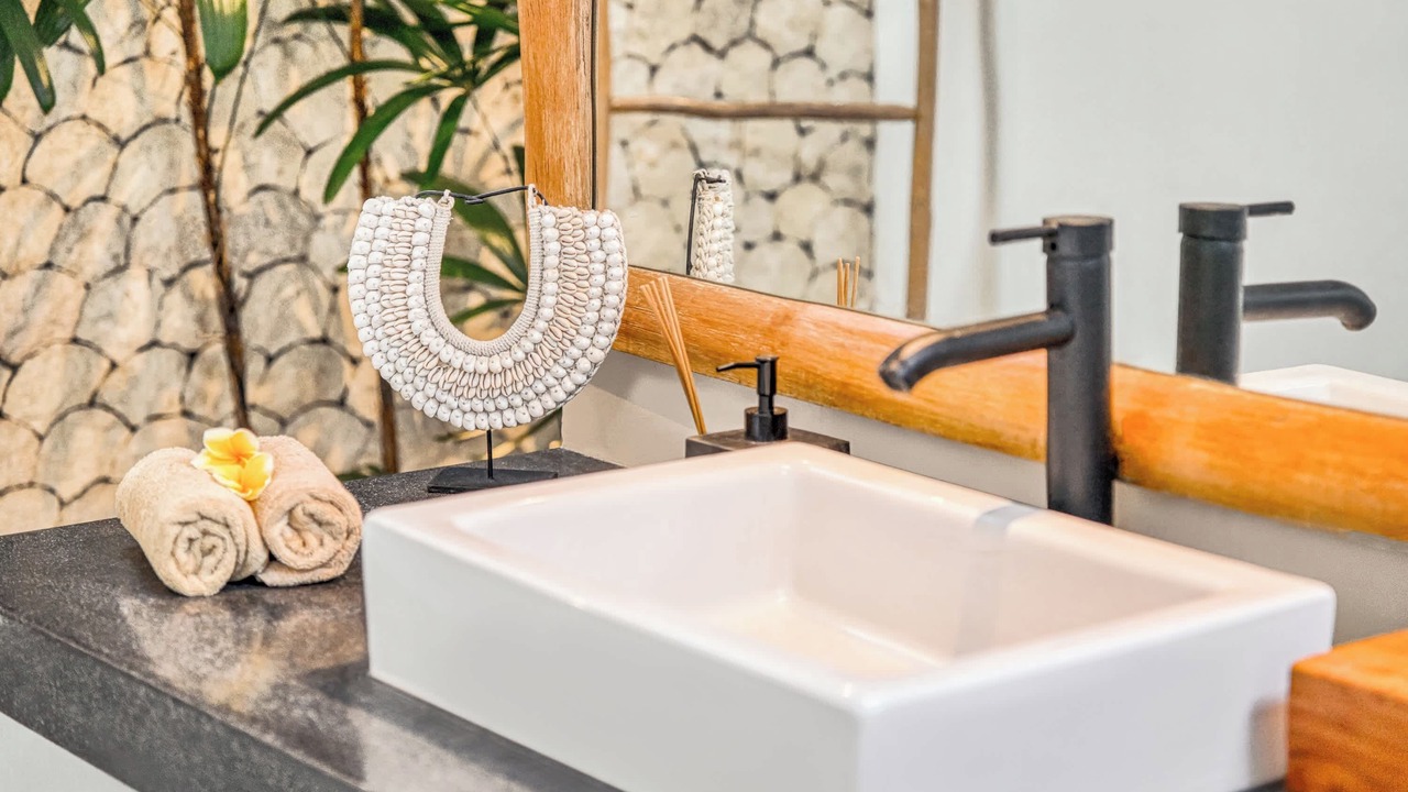 Photo of Bathroom in Petitenget