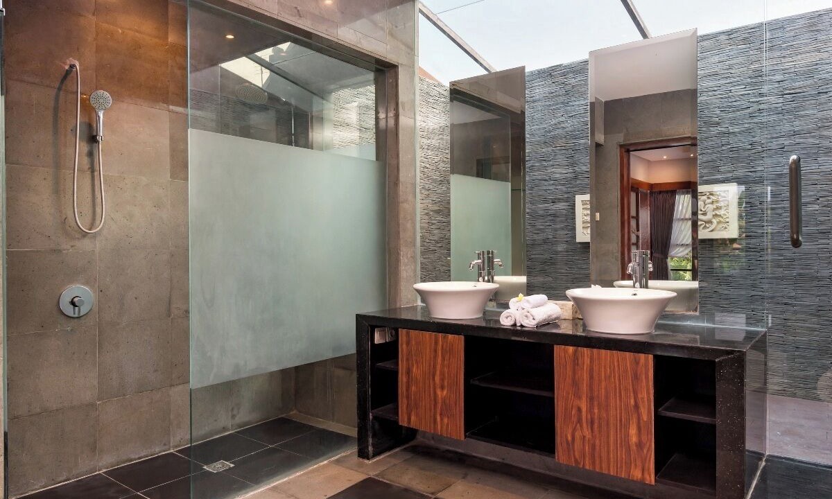 Photo of Bathroom in Sunset Road