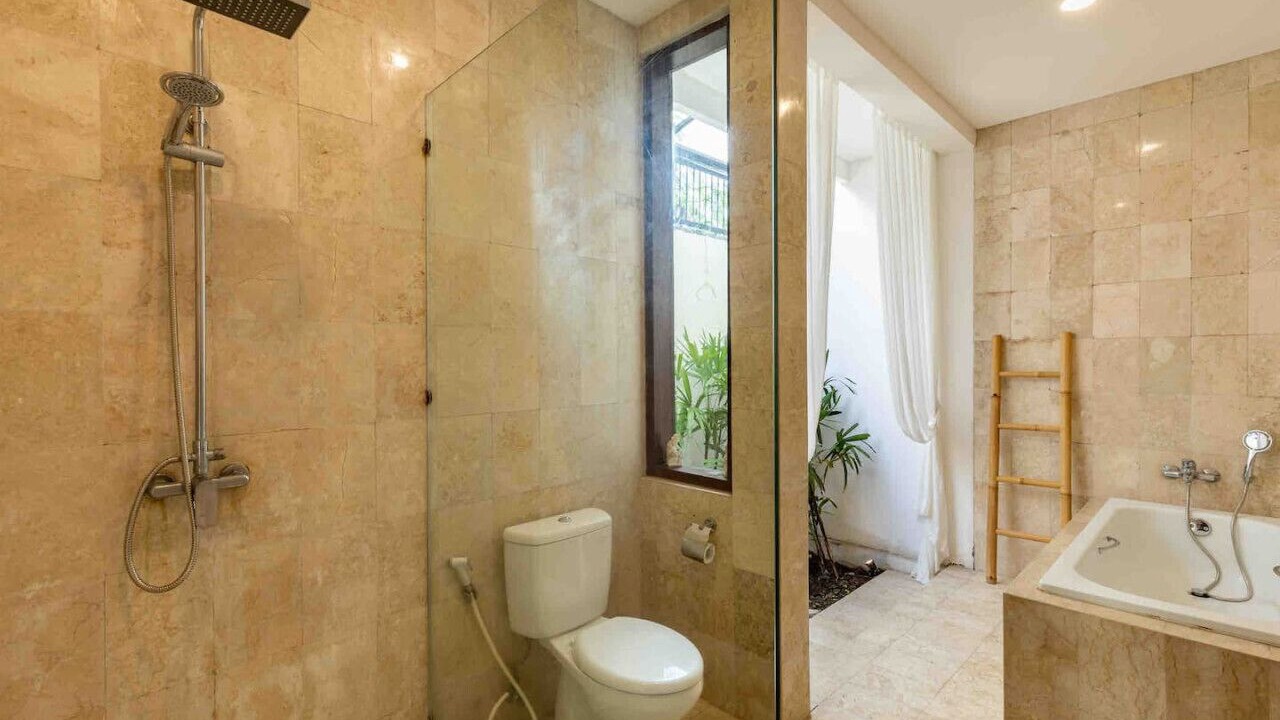 Photo of Bathroom in Sunset Road