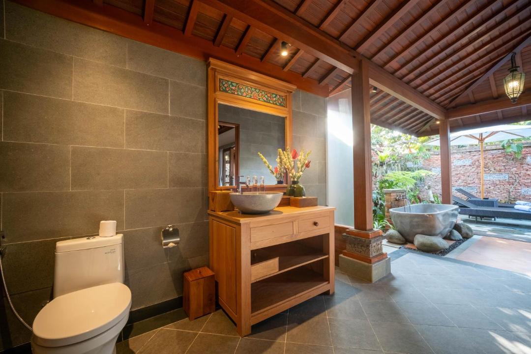 Photo of Bathroom in Kedewatan