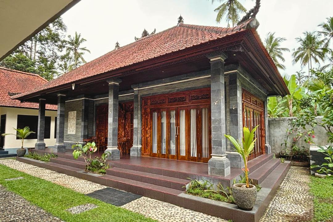 Photo of Others in Tembuku