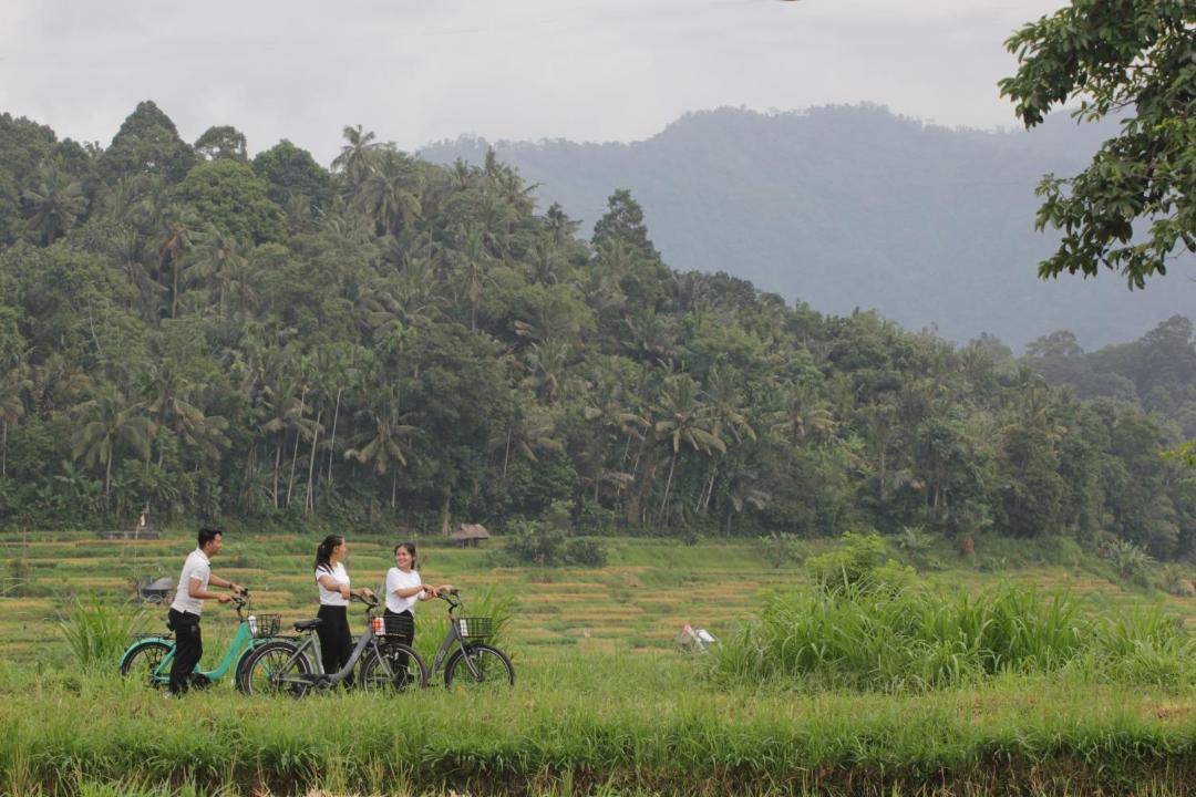 Photo of Others in Bebandem