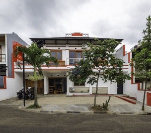 Oyo Sinulingga Residence 