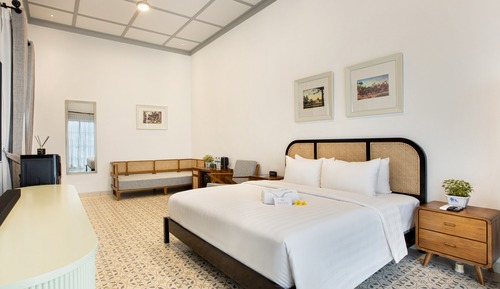 Room (Suite)