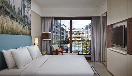 Room, 1 King Bed, Balcony, Pool View (Balcony)
