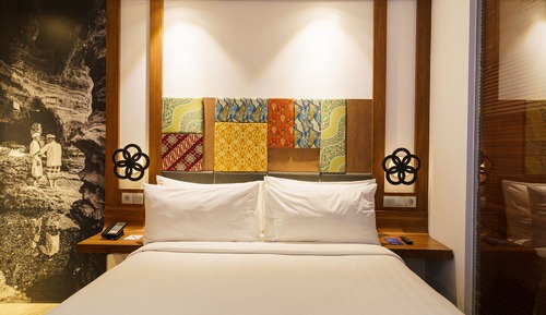 Deluxe Room, 1 King Bed, Bathtub, City View (Bathtub)