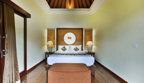 Two-Bedroom Villa with Private Pool (No Bathtub)