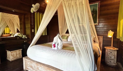 Comfort Cabin, 1 King Bed, Garden View