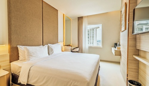 Superior King Premier Room Only