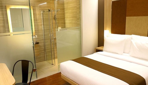 Basic Single Room, 1 Queen Bed