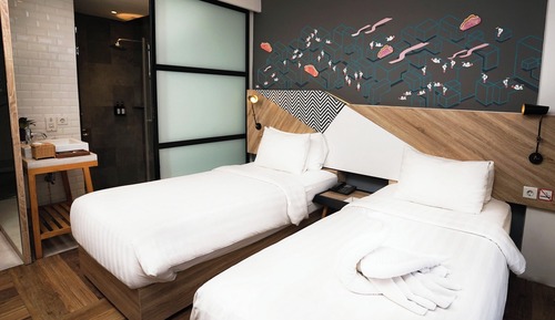 Deluxe Twin Room (25)