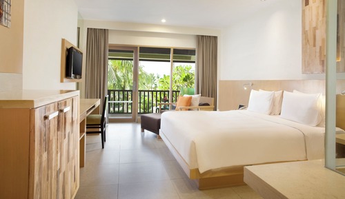 Standard Room, 1 King Bed, Balcony, Garden View