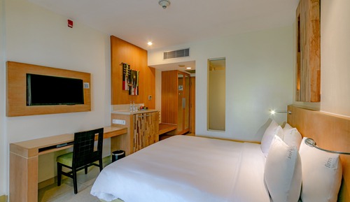 Standard Room, 1 King Bed, Accessible, Terrace (Garden Access)