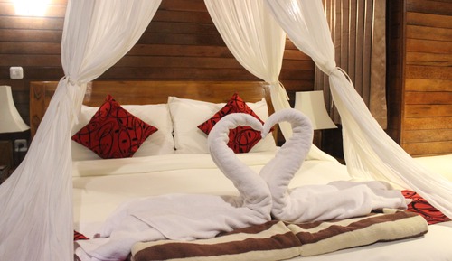 Deluxe Double Room, 1 King Bed, Balcony, Garden View