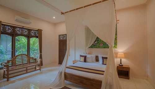 Classic Room, 1 Queen Bed, Bathtub, Garden View
