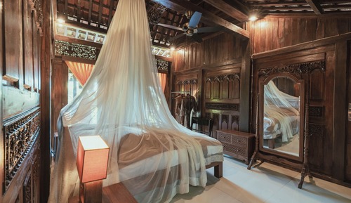 Deluxe Suite with Rain Forest View
