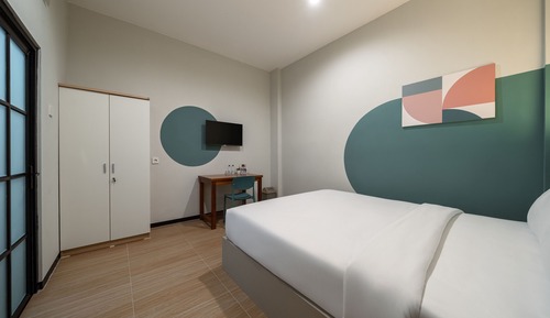 Deluxe Room, No Windows