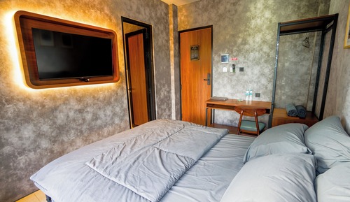 Standard Room, 1 Queen Bed, Balcony