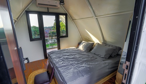 Standard Tent, 1 Queen Bed