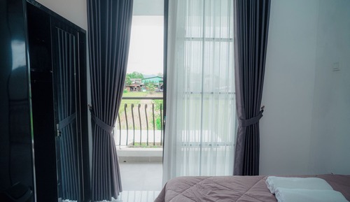 Comfort House, Garden View