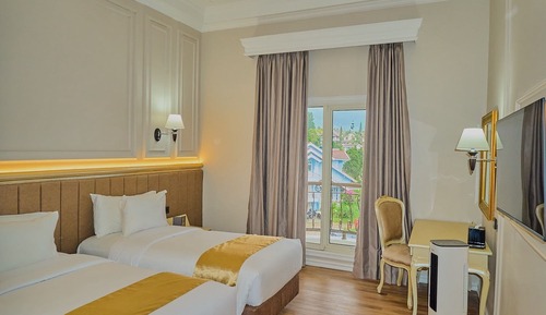 Deluxe Palace Balcony Twin (With Air Cooler)