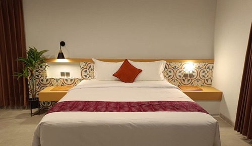 Honeymoon Suite, City View