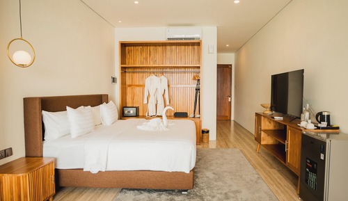 Luxury Suite, Balcony, Lake View