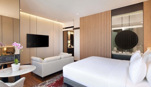 Executive Room, 1 King Bed, City View