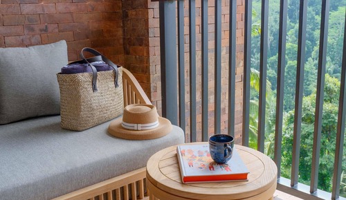 Deluxe room, balcony and forest view - 1 king bed