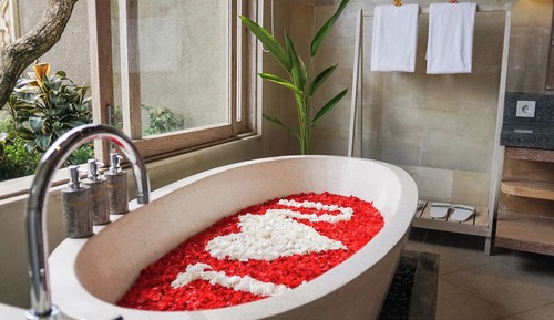 Honeymoon Villa, 1 King Bed, Pool View