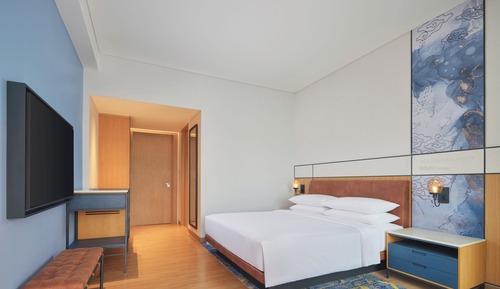 Deluxe Room, 1 King Bed, Balcony, Pool View (Balcony)