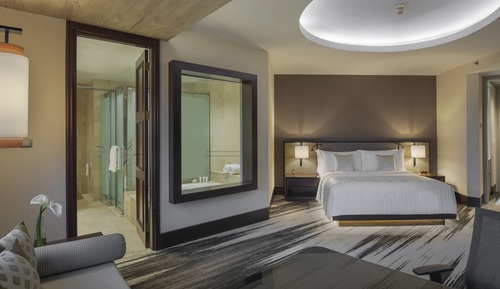 Red Level 3 Bedroom Interconnecting Suite (Executive Lounge Access)