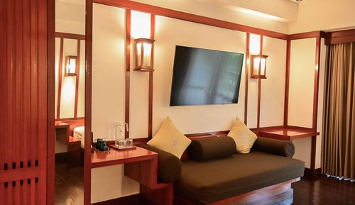 Superior Room, 1 King Bed, Balcony