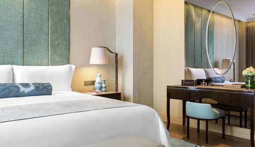 Suite, 1 King Bed, Non Smoking, Garden View