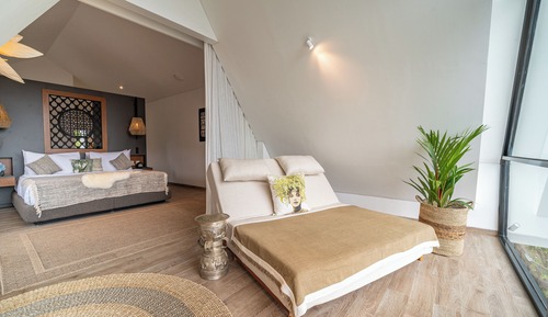 Deluxe Suite, 1 King Bed with Sofa bed, Kitchenette, Lake View