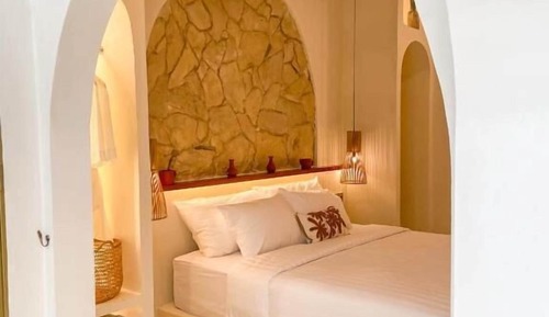 Deluxe Room, Pool View