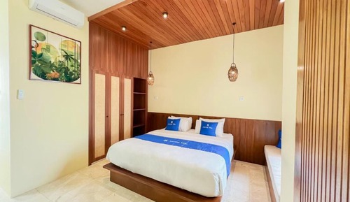 Suite, Balcony, Pool View