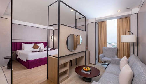 DELUXE SUITE