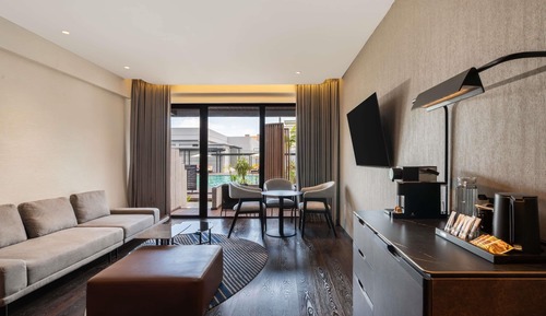 Suite, 1 Double Bed with Sofa bed, Pool View