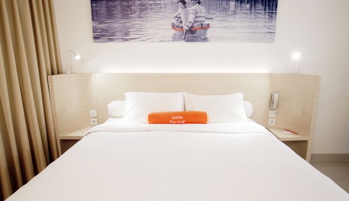 Room, River View (HARRIS)