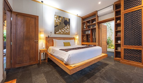 Luxury Bungalow, 1 Bedroom, Terrace, Poolside (Non Smoking)