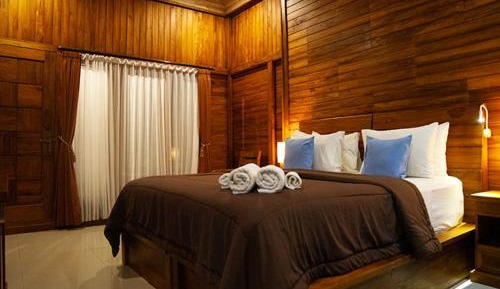 Superior Deluxe Double or Twin Room 