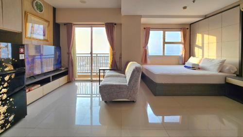 Studio with Balcony