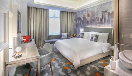 Deluxe Queen Room